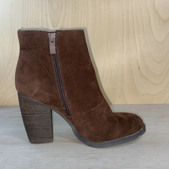 Volatile Vegan Faux Suede Brown Ankle Boots 8 - Picture 6 of 11